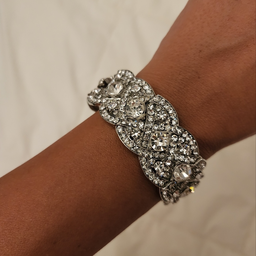 SILVER CRYSTAL BRACELET
